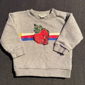 GUCCI
Style: long sleeve crew neck sweat shirt. 12-18M
Condition: good